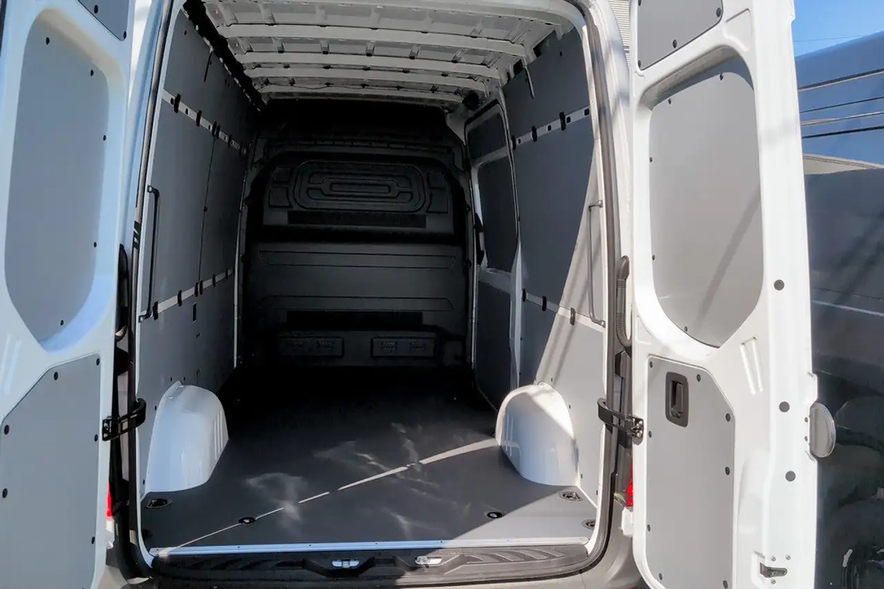 Mercedes-Benz Sprinter 2500 - Image 10
