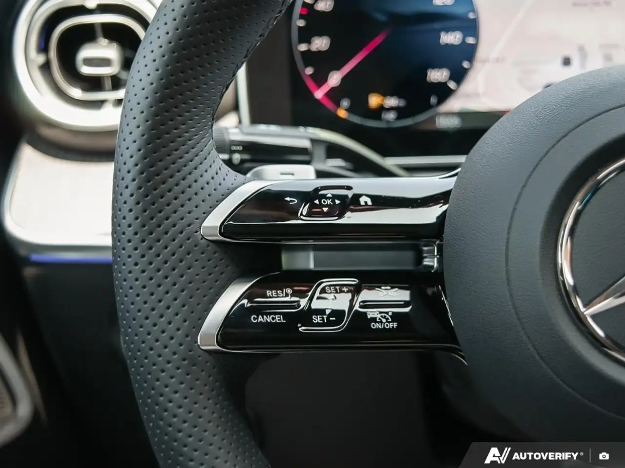 Mercedes-Benz C-Class - Image 15