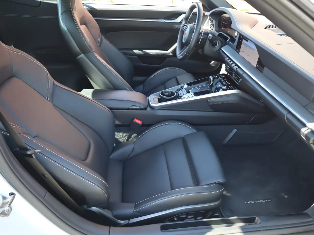 Porsche 911 - Image 26