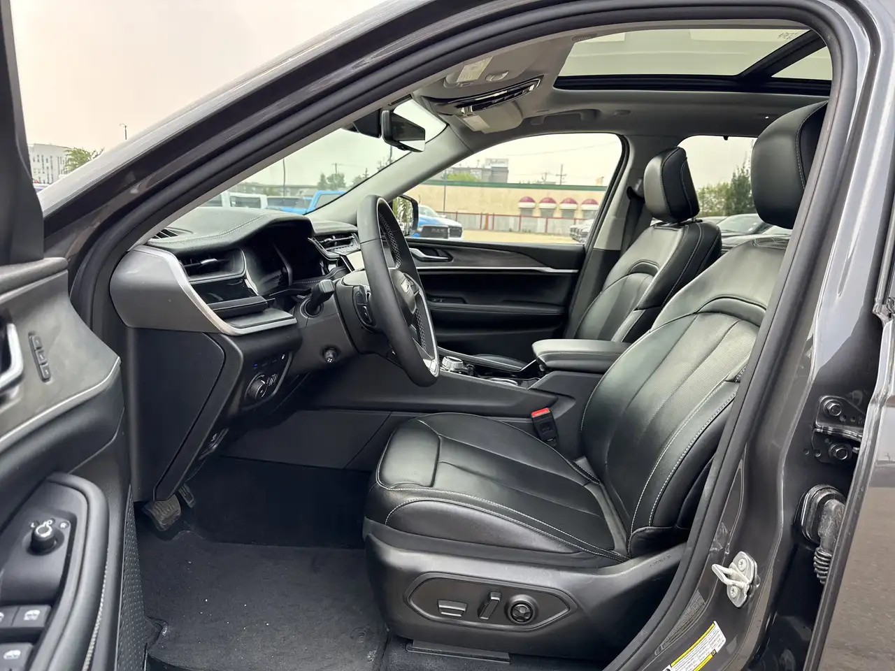 Jeep Grand Cherokee - Image 21