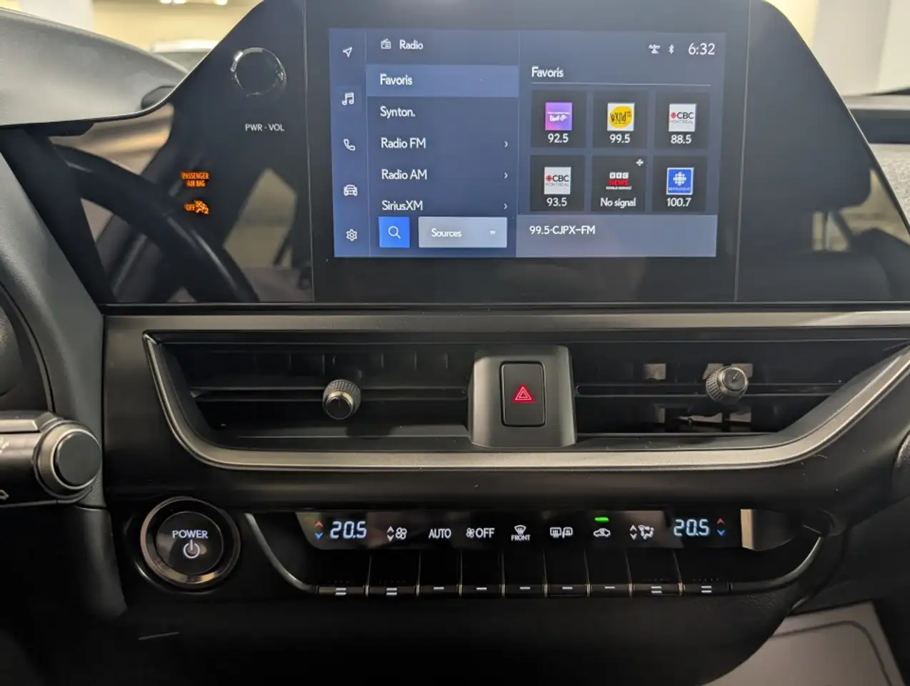 Lexus UX 300h - Image 25