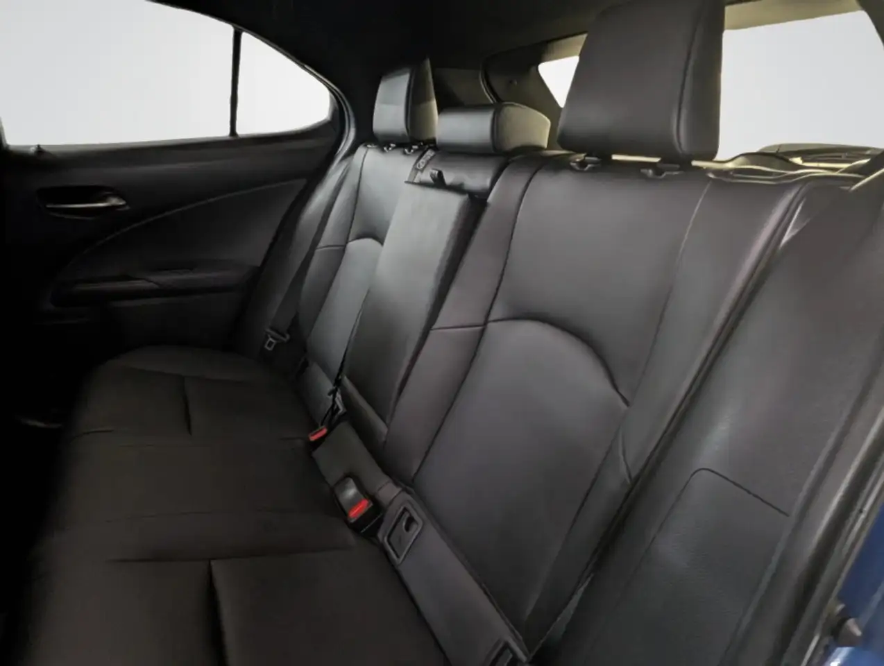 Lexus UX 300h - Image 14
