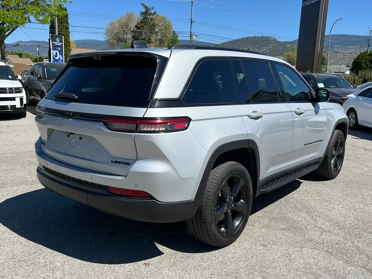 Jeep Grand Cherokee - Image 8