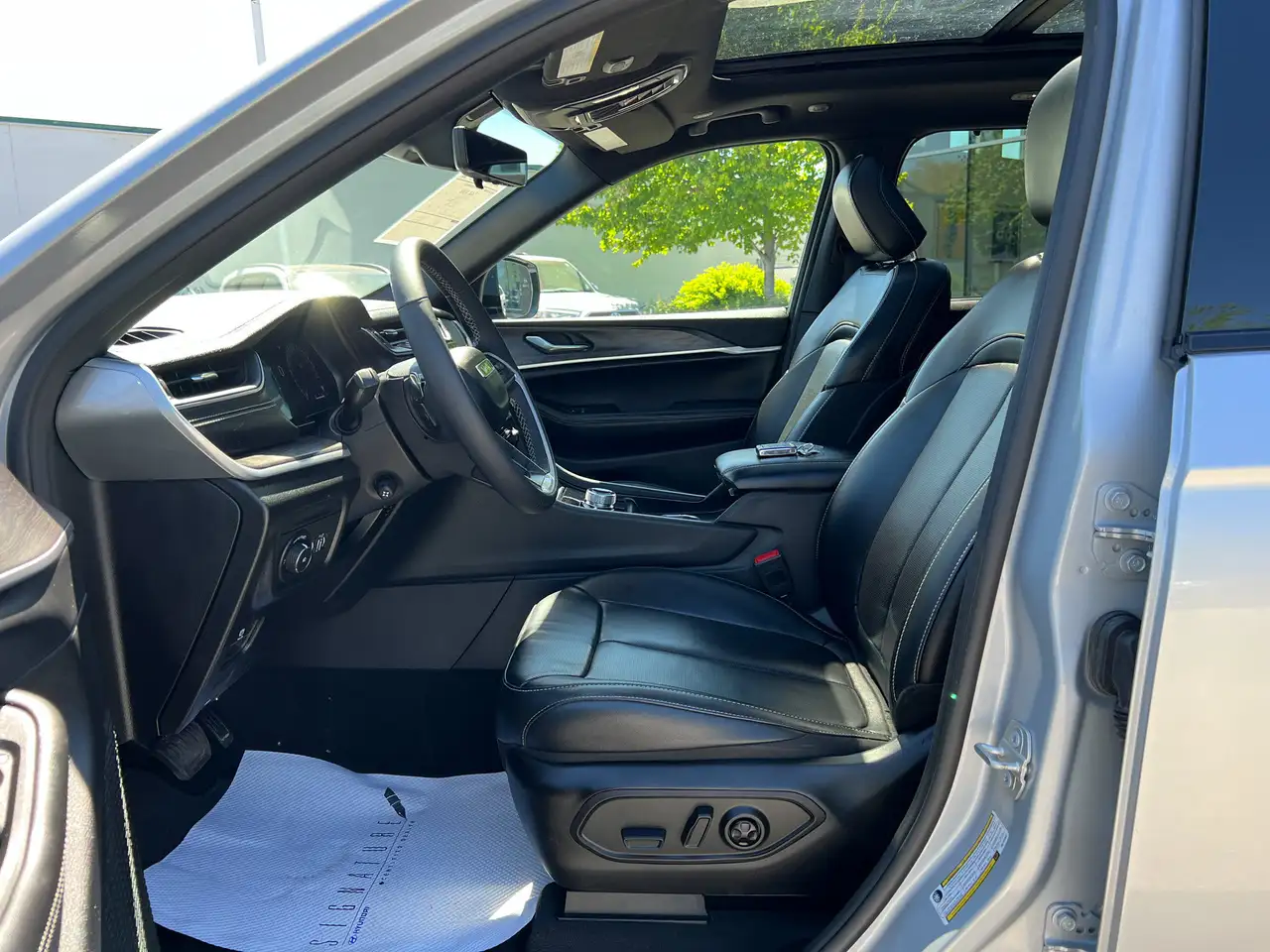 Jeep Grand Cherokee - Image 33