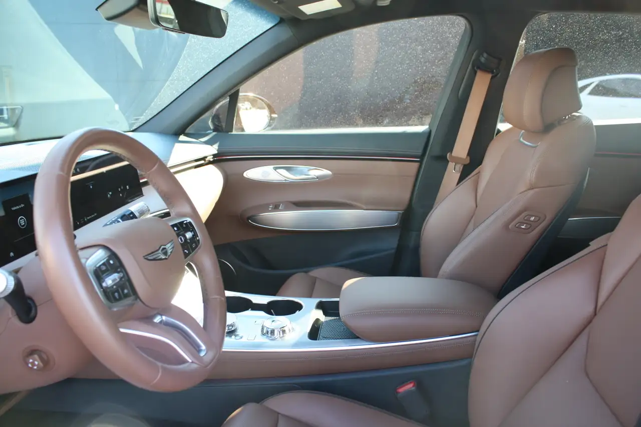 Genesis GV70 - Image 10