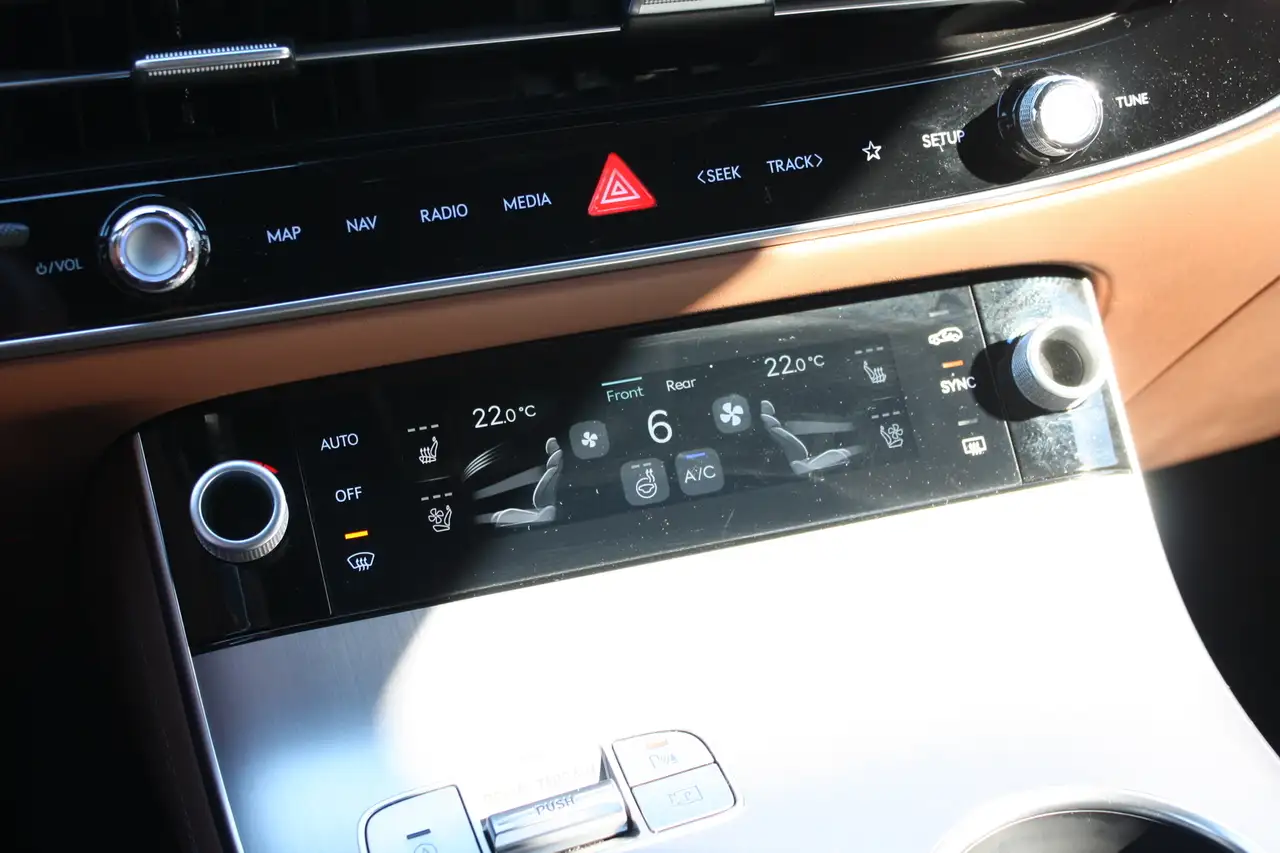 Genesis GV70 - Image 16