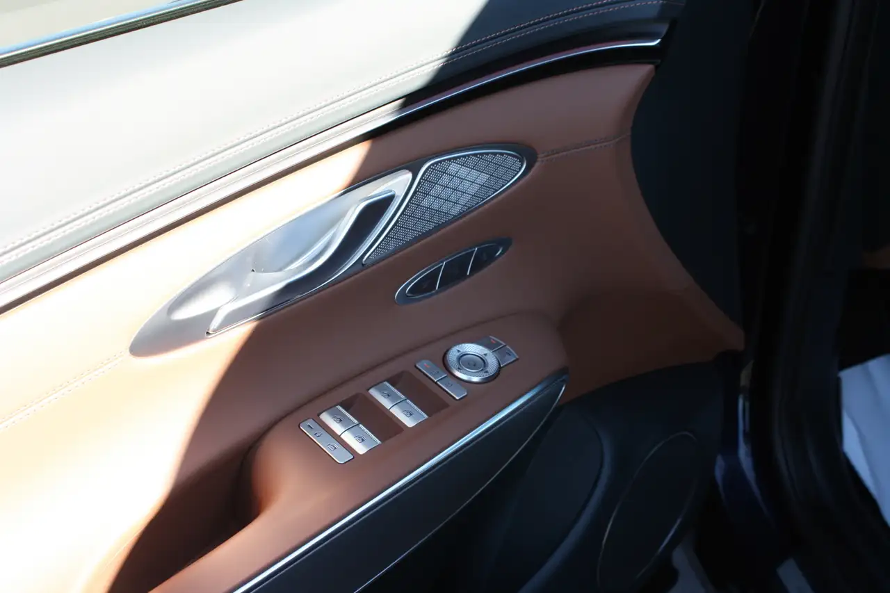 Genesis GV70 - Image 8