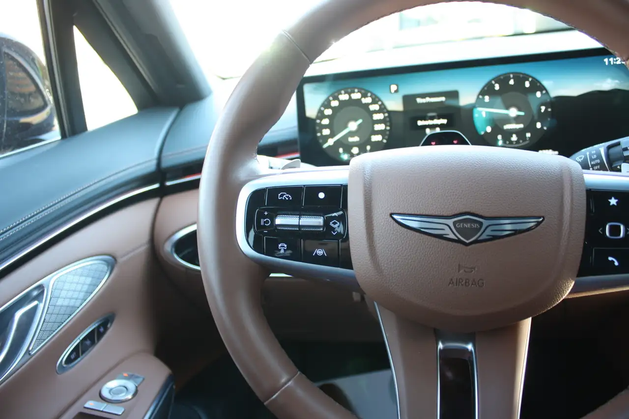 Genesis GV70 - Image 15