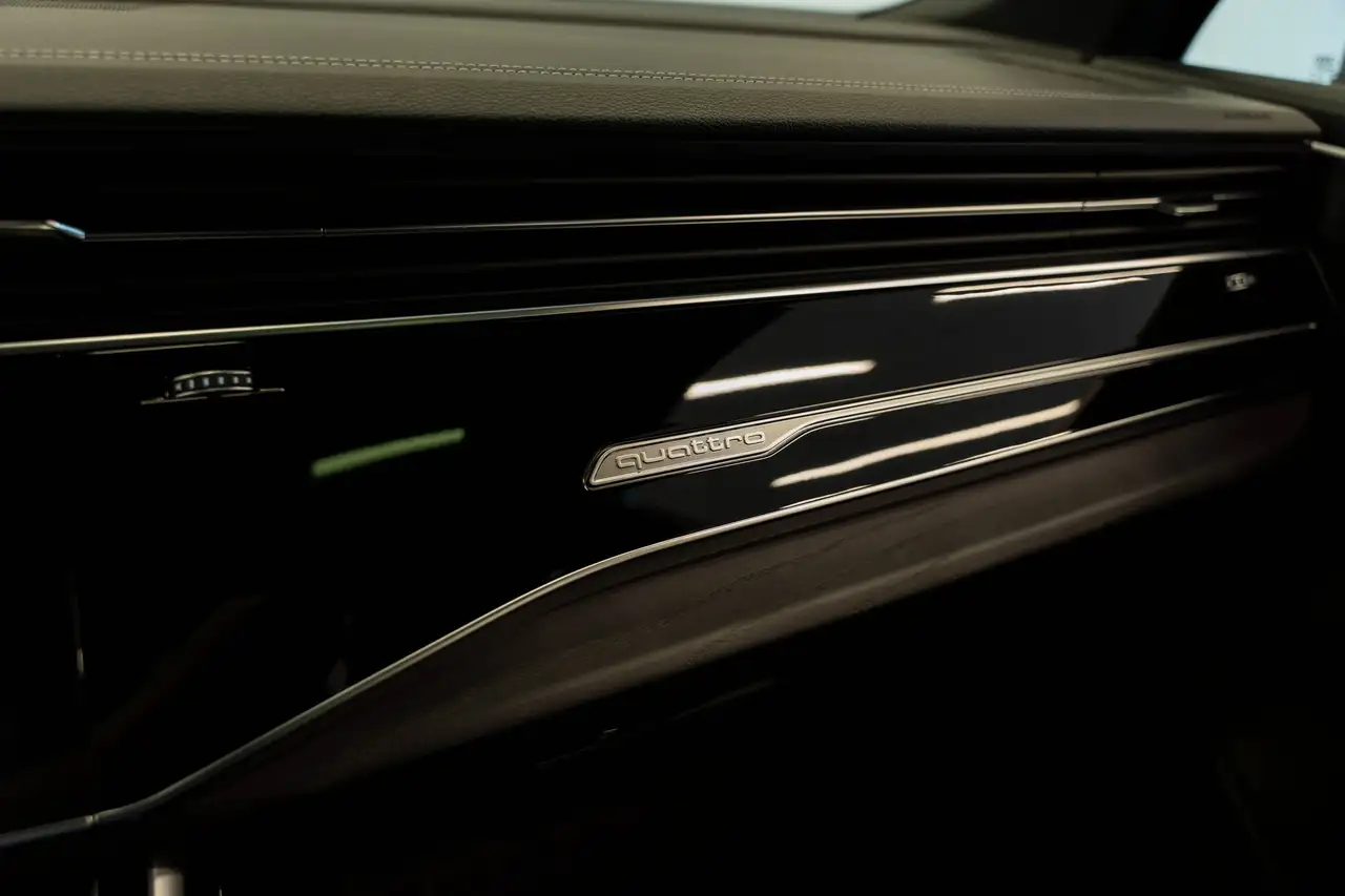 Audi Q7 - Image 26