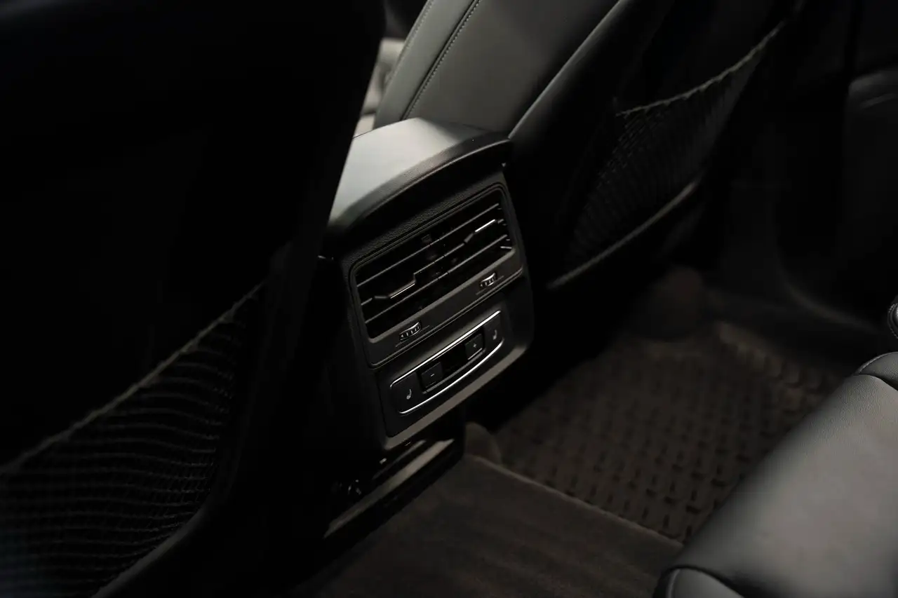 Audi Q7 - Image 31