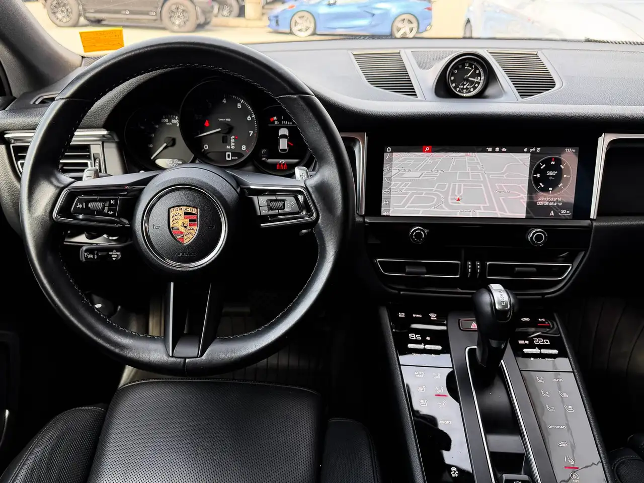 Porsche Macan - Image 25