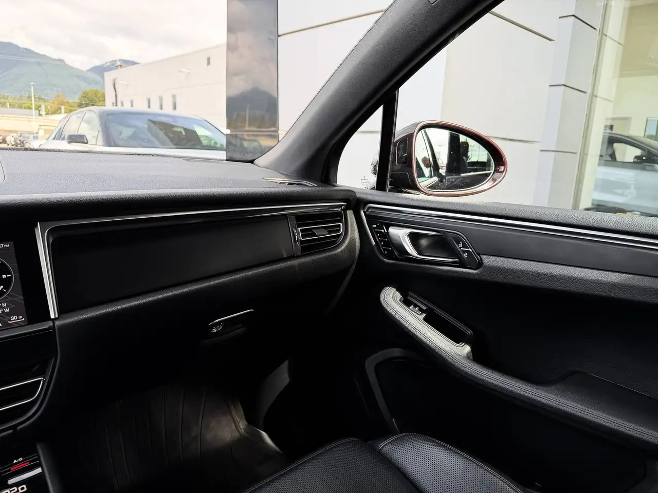 Porsche Macan - Image 27