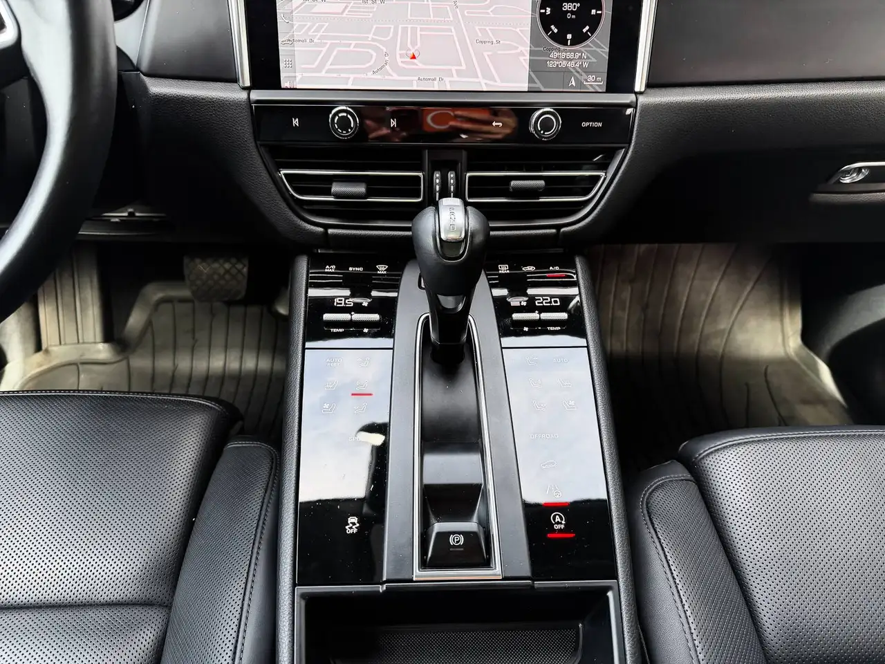 Porsche Macan - Image 36