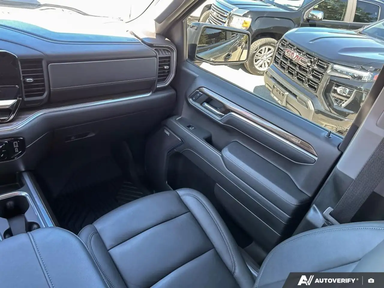 Chevrolet Silverado 1500 - Image 25