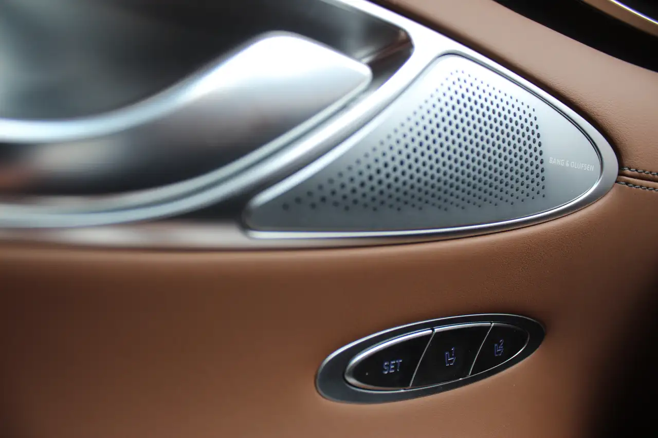 Genesis GV70 - Image 25