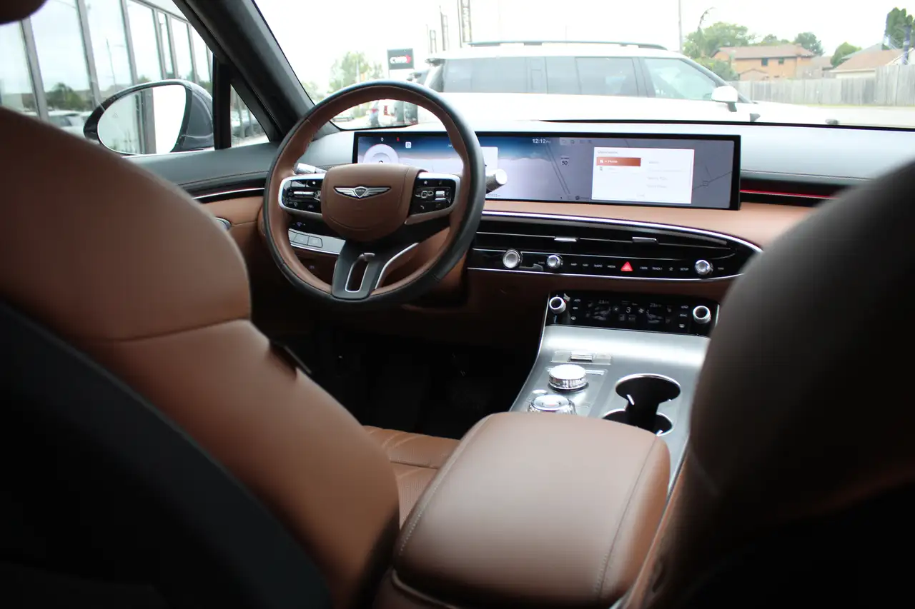 Genesis GV70 - Image 12