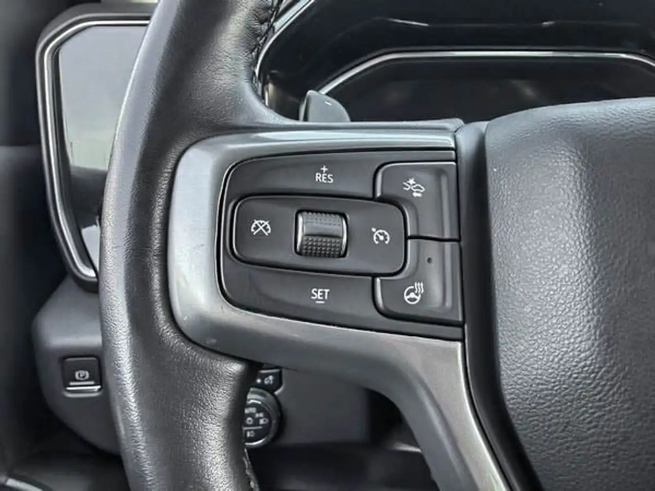 Chevrolet Silverado 1500 - Image 16