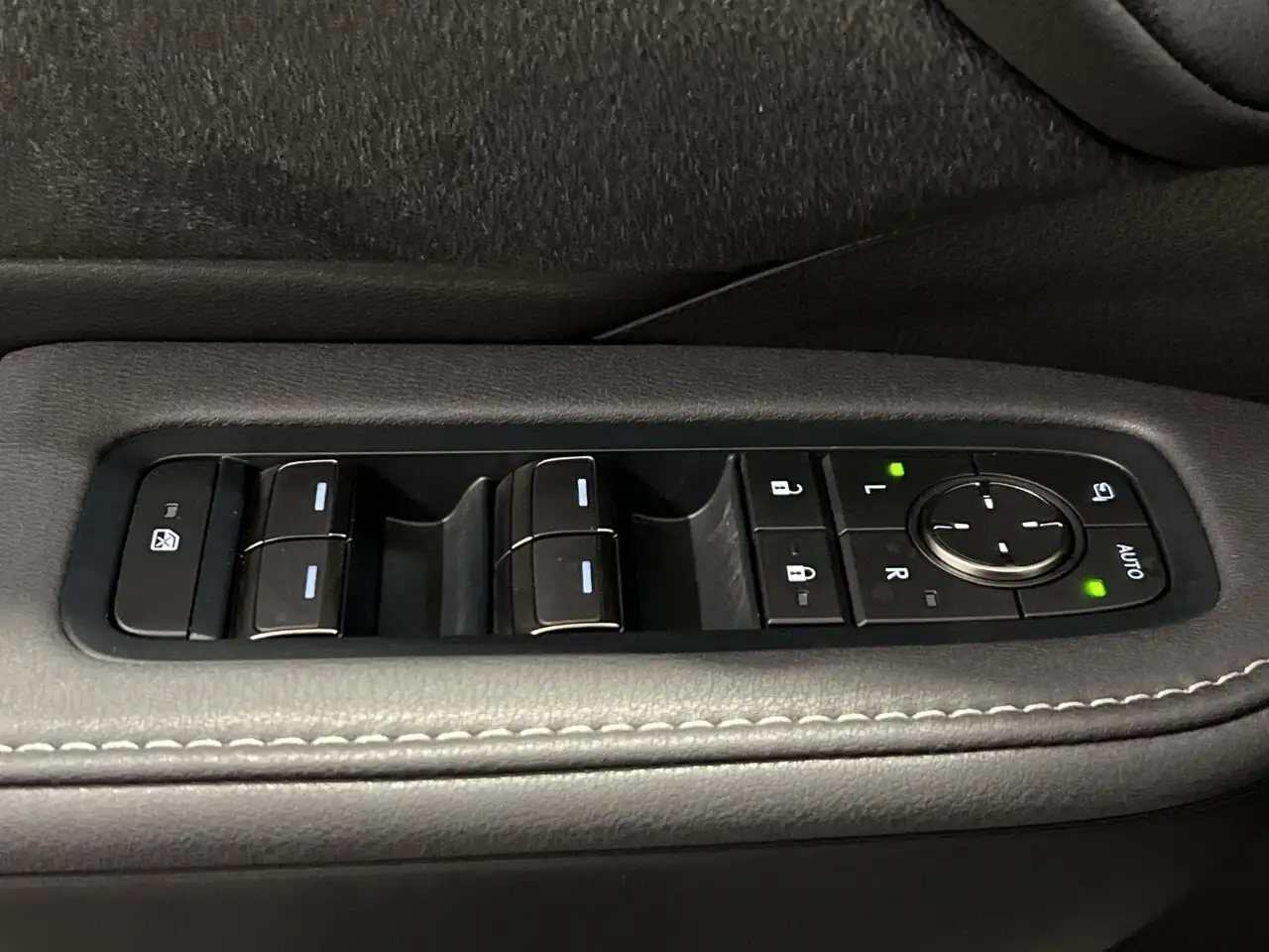 Lexus TX - Image 13
