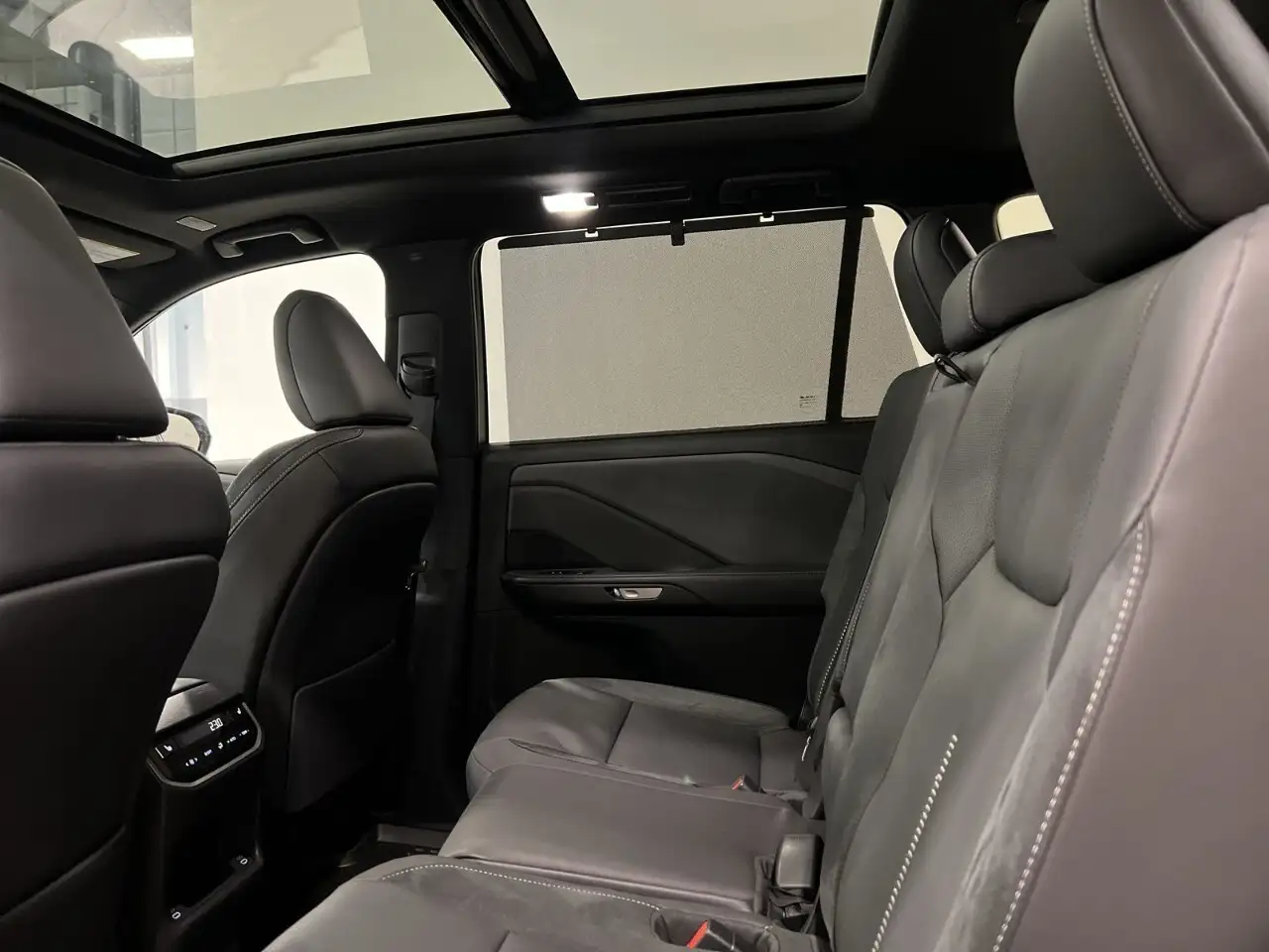 Lexus TX - Image 23