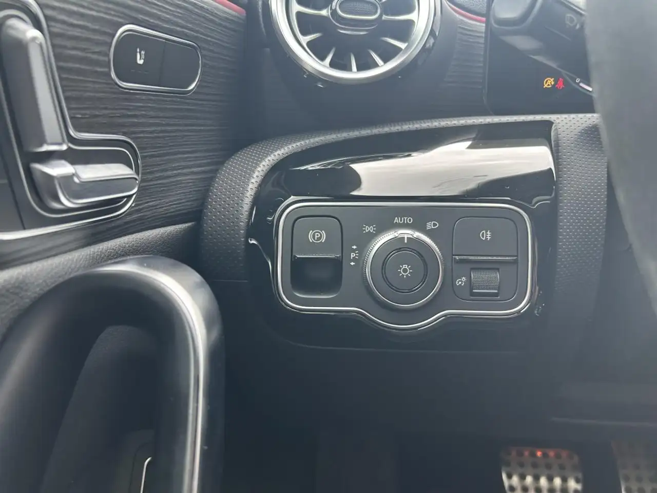 Mercedes-Benz CLA - Image 20