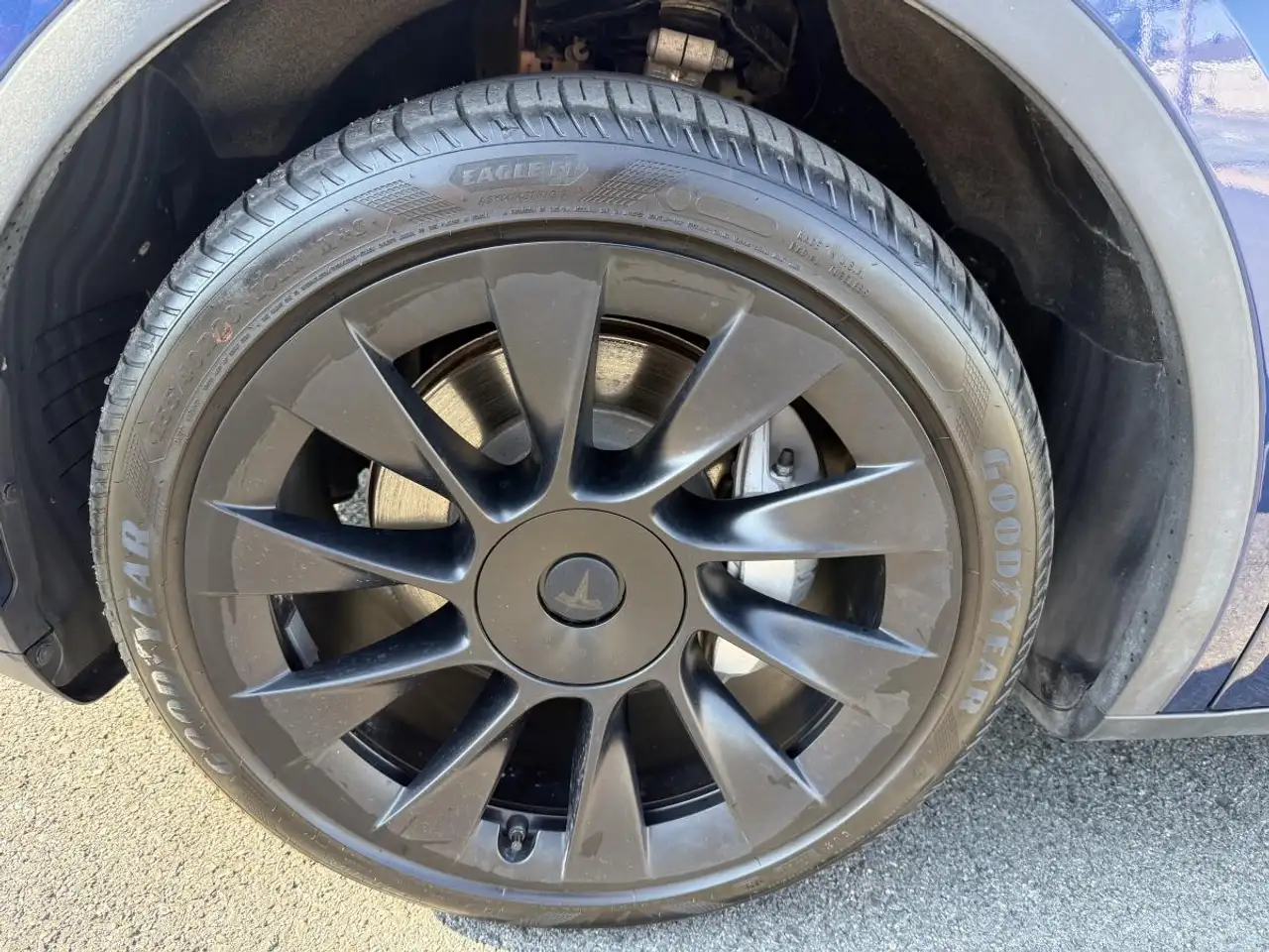 Tesla Model Y - Image 2