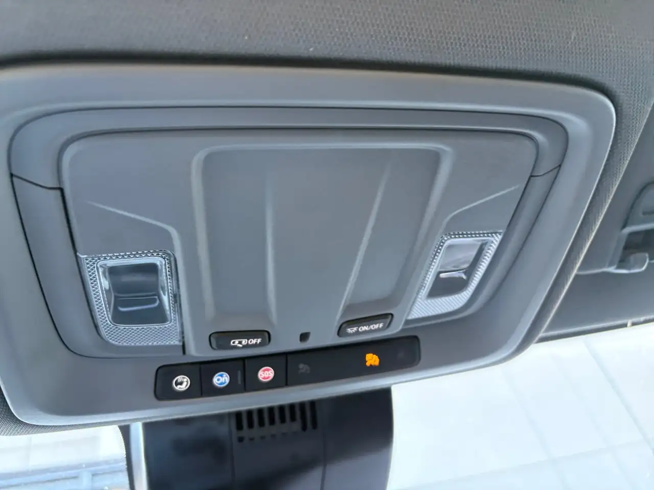 Chevrolet Silverado 1500 - Image 18