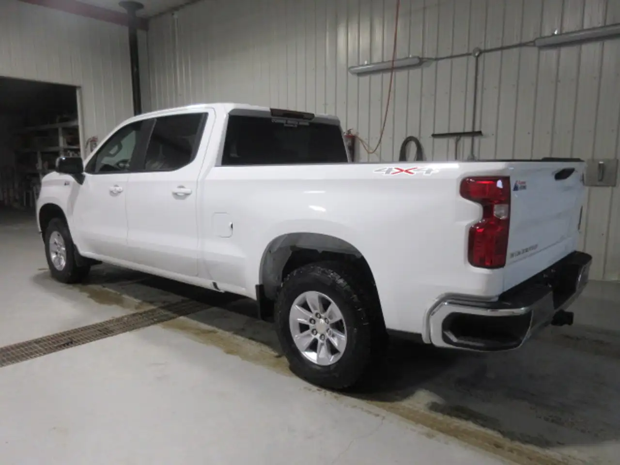 Chevrolet Silverado 1500 - Image 10