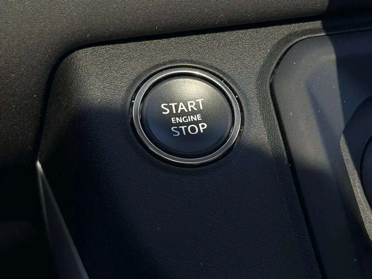 Land Rover Defender - Image 32