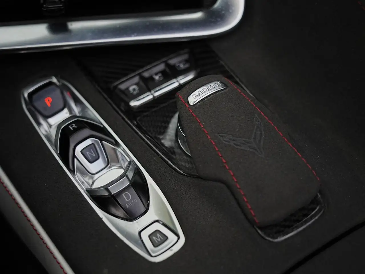 Chevrolet Corvette - Image 25