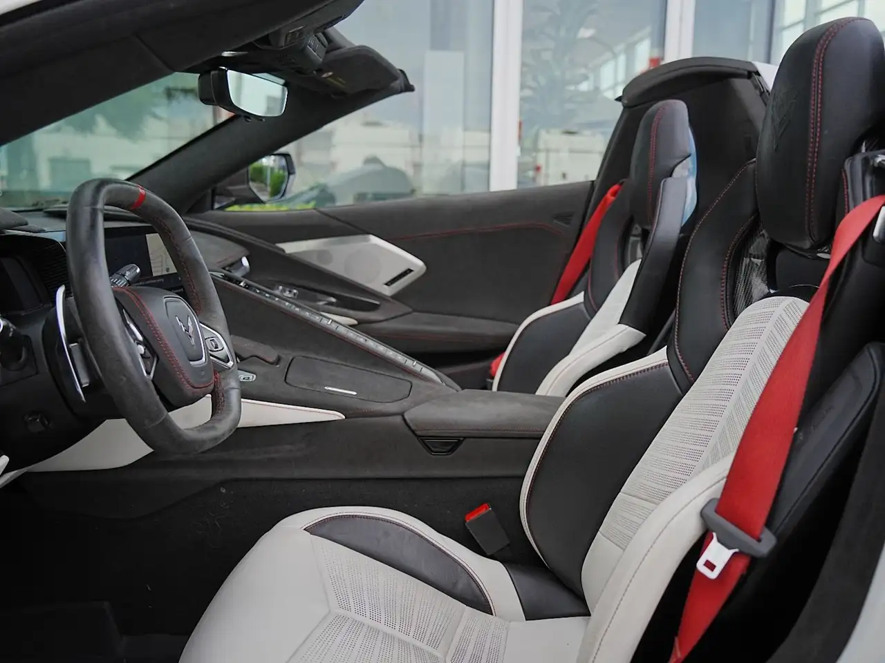 Chevrolet Corvette - Image 12