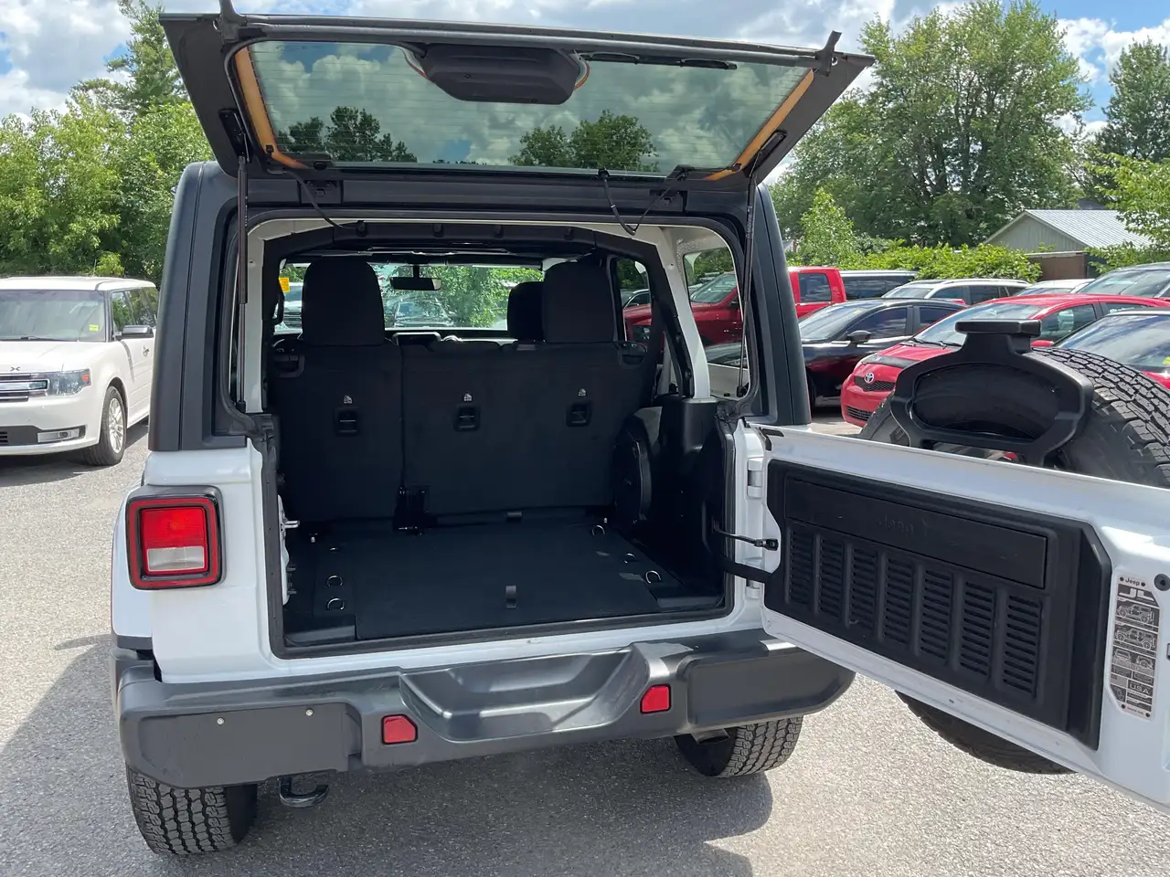 Jeep Wrangler - Image 20