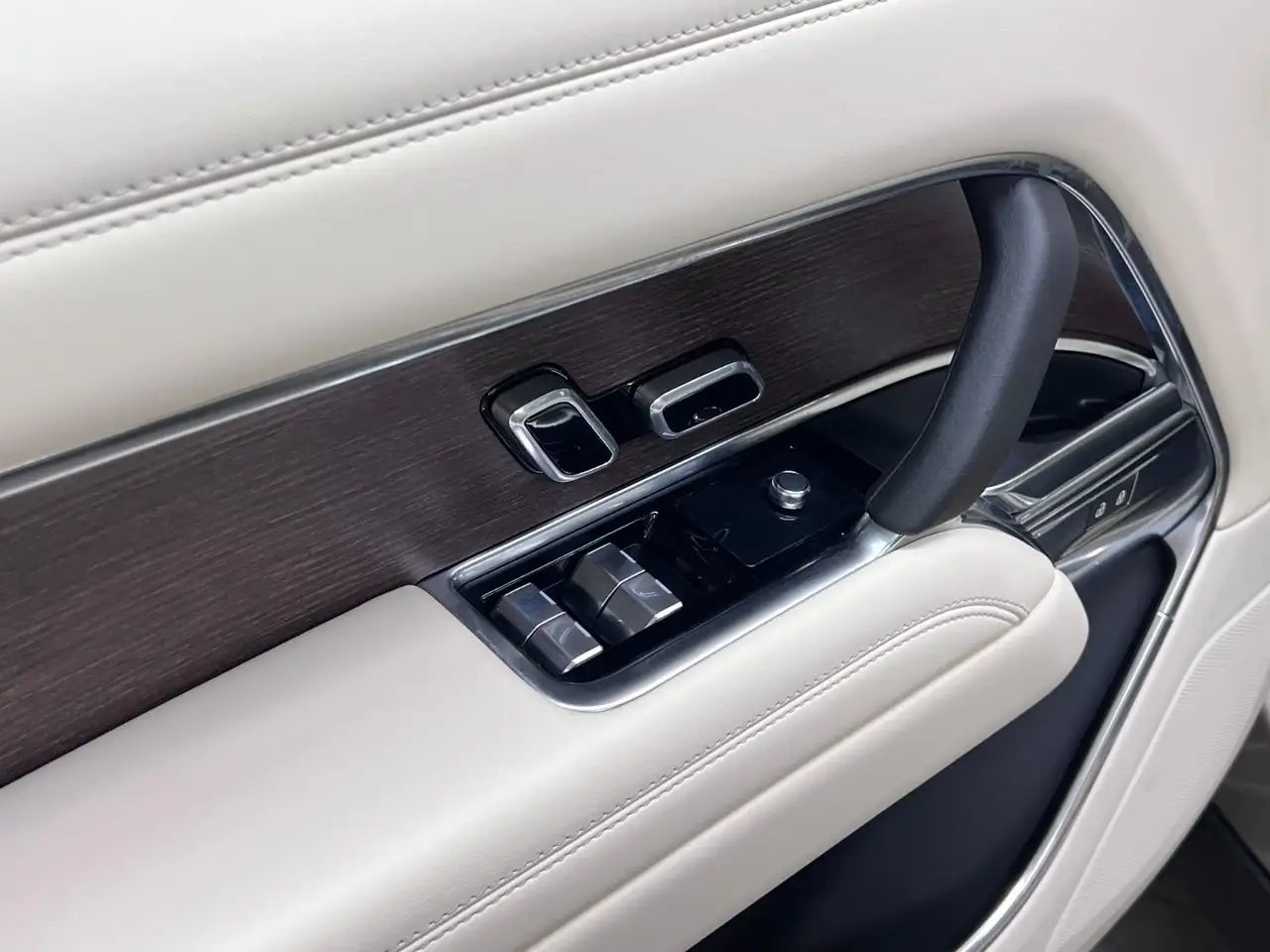 Land Rover Range Rover - Image 21