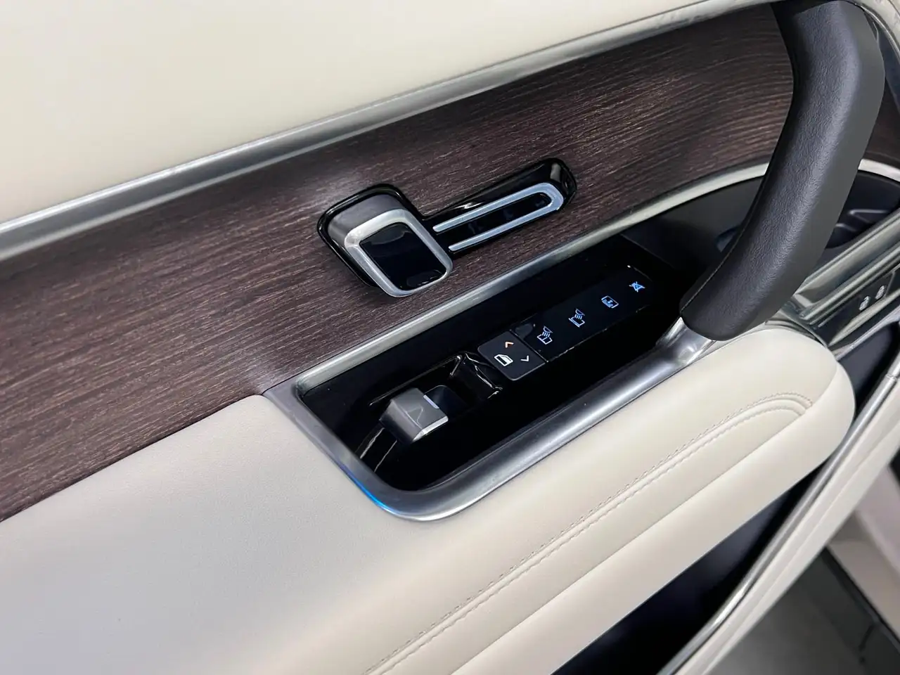 Land Rover Range Rover - Image 25