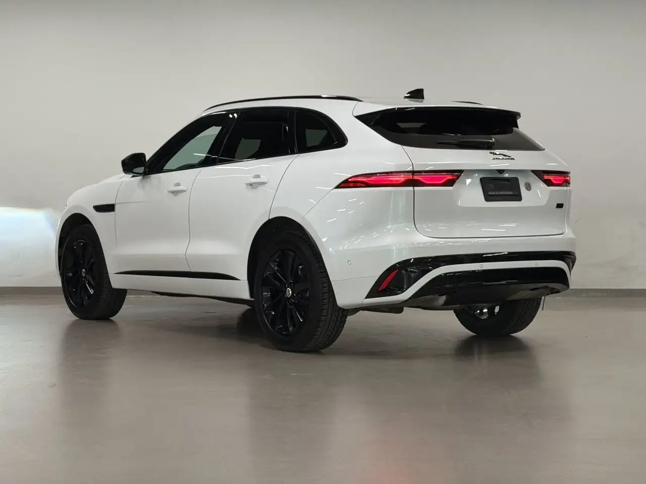 Jaguar F-Pace - Image 8