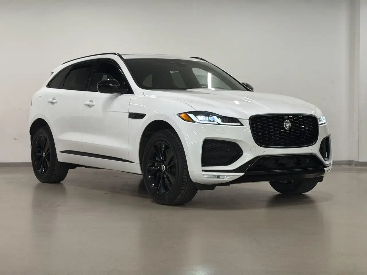 Jaguar F-Pace - Image 2