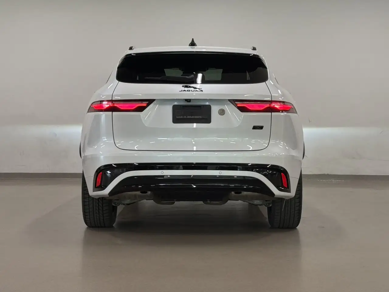 Jaguar F-Pace - Image 9