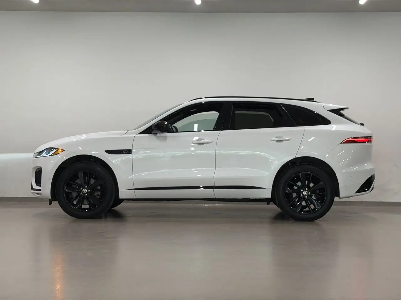 Jaguar F-Pace - Image 15