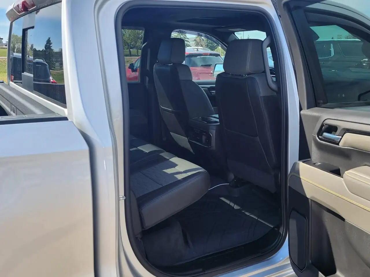Chevrolet Silverado 1500 - Image 18