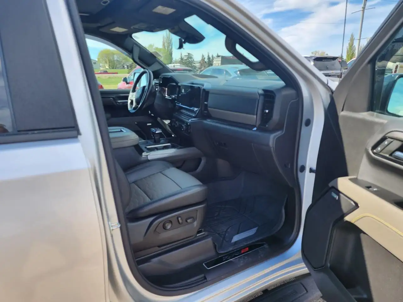 Chevrolet Silverado 1500 - Image 22
