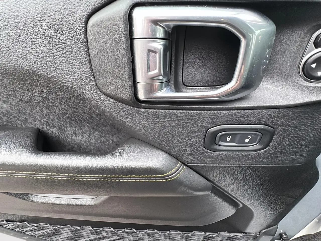 Jeep Wrangler - Image 35