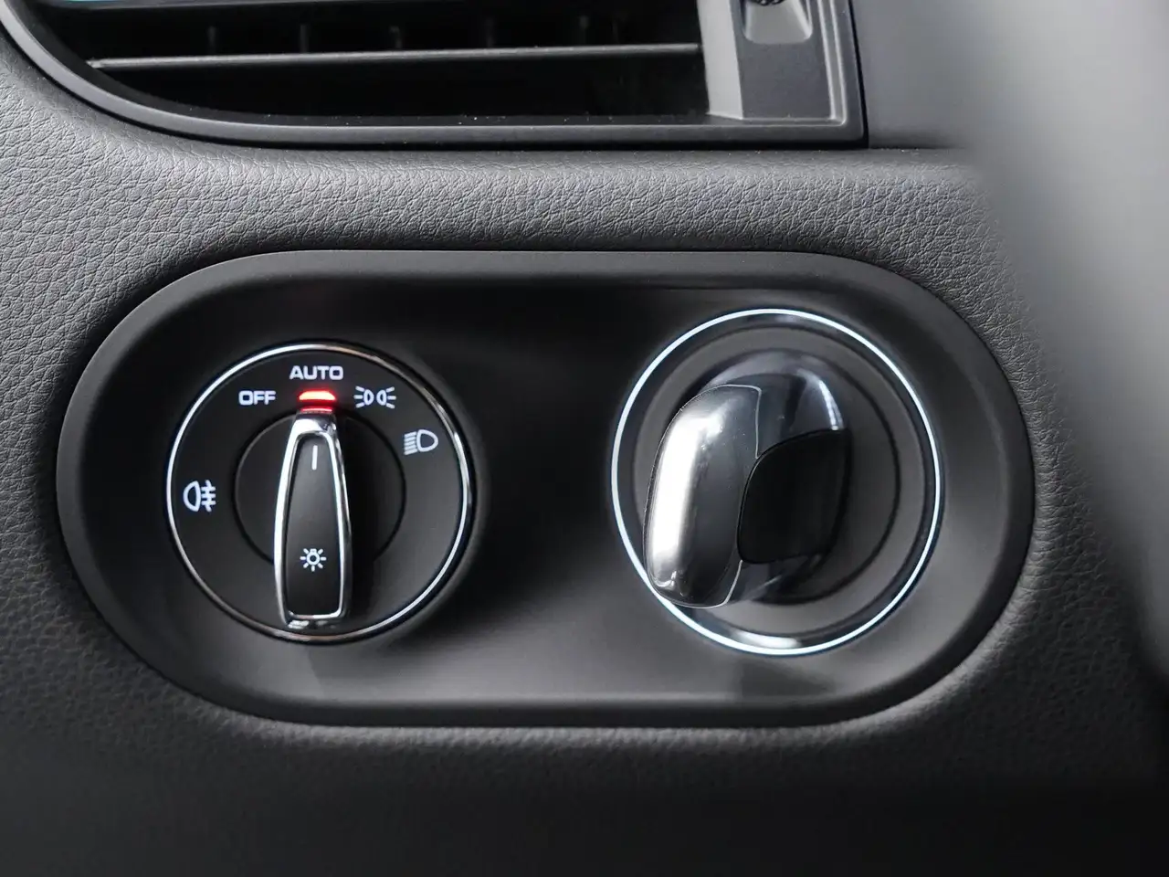 Porsche Macan - Image 21