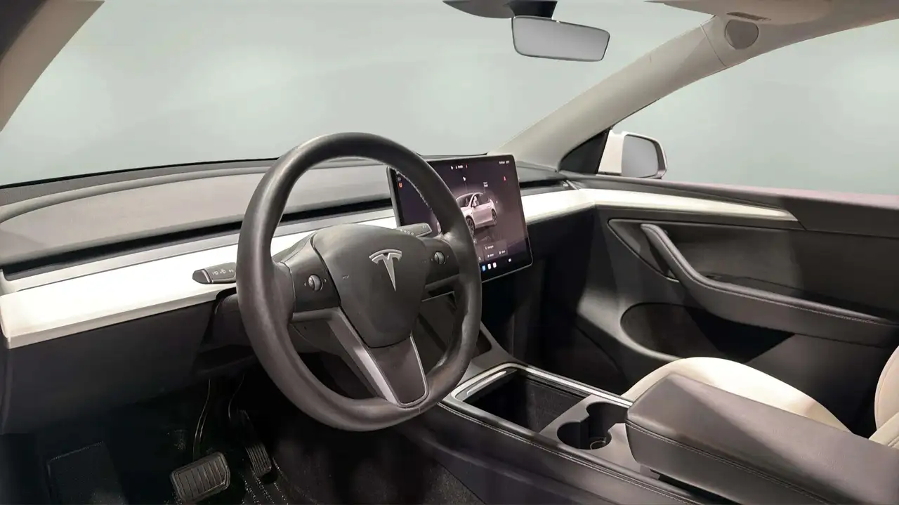 Tesla Model Y - Image 9