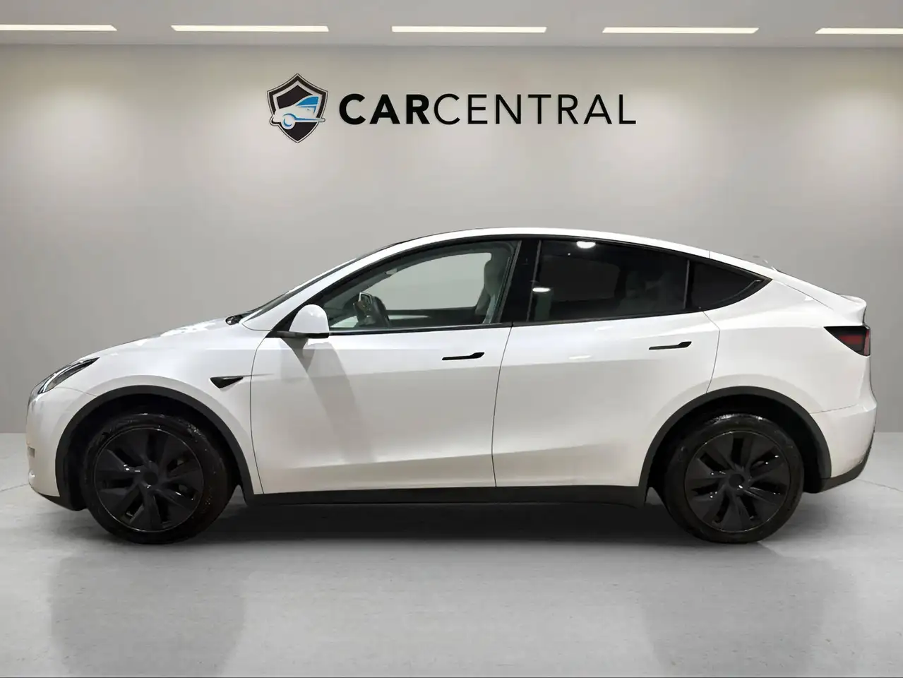 Tesla Model Y - Image 2