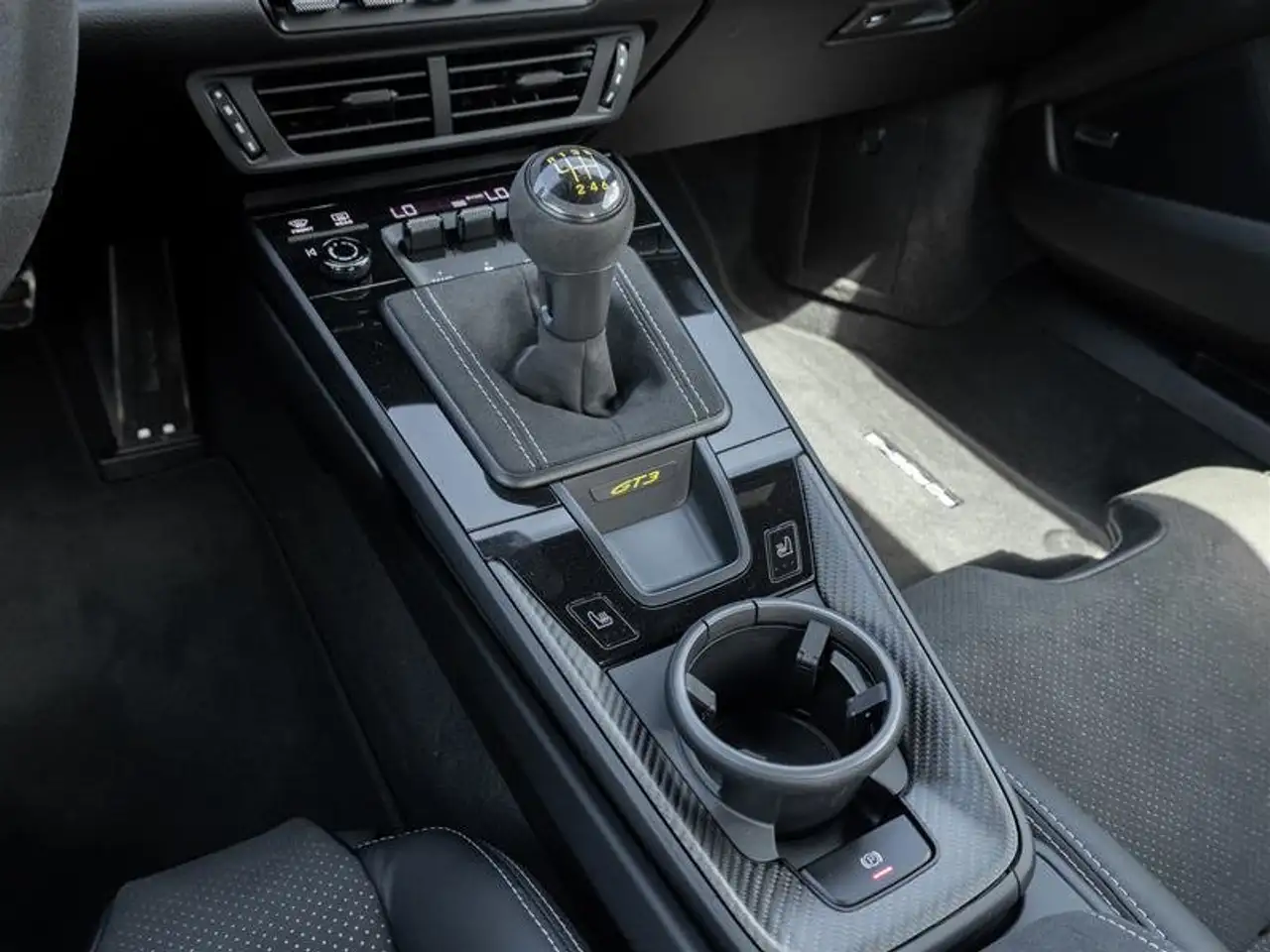 Porsche 911 - Image 26