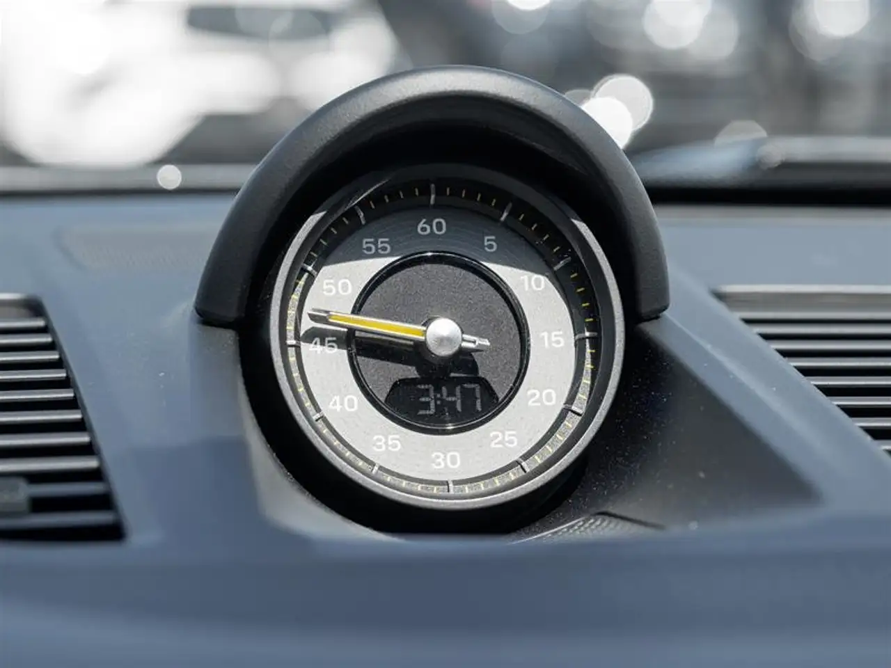 Porsche 911 - Image 35