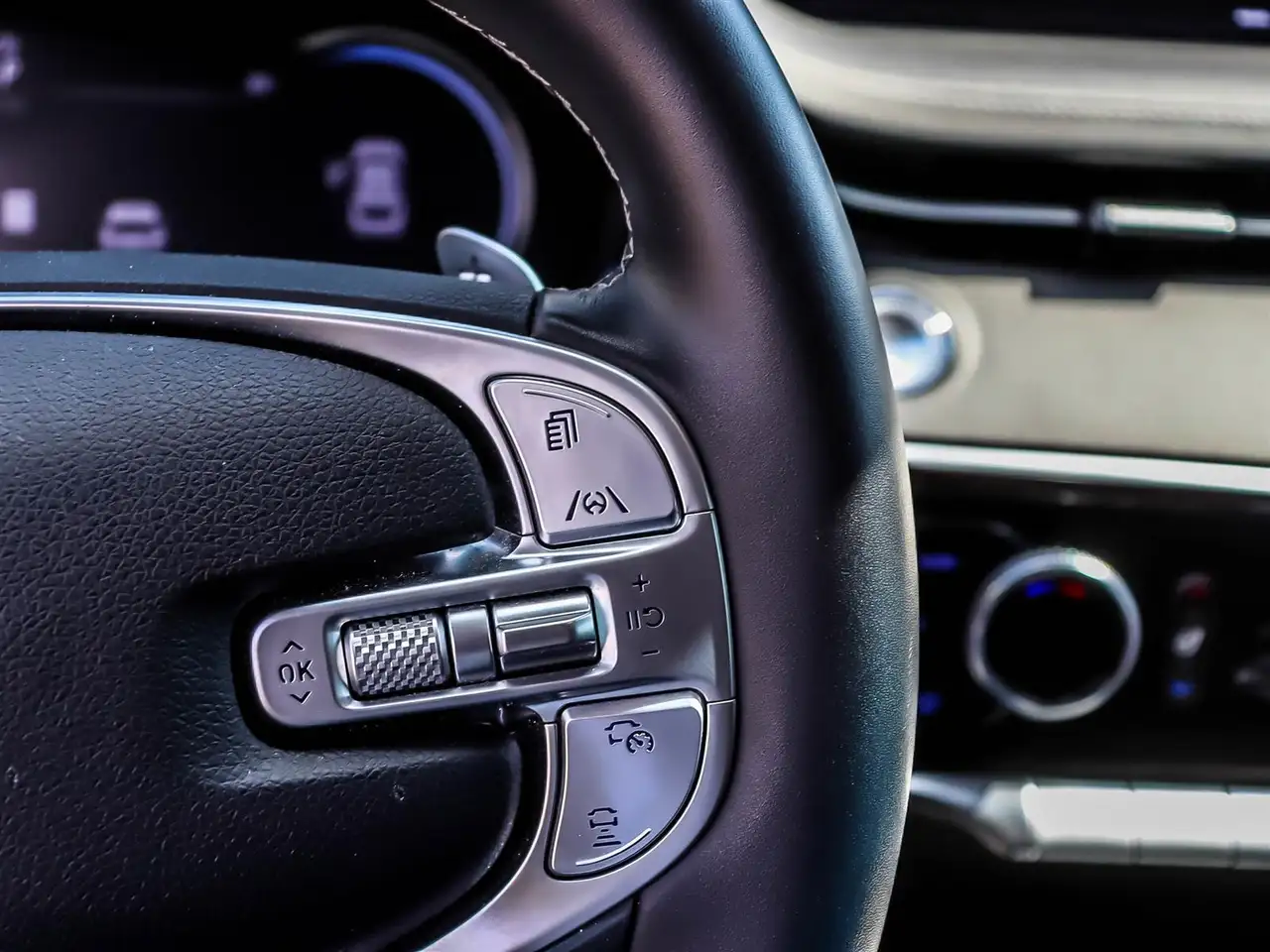 Genesis GV70 - Image 27