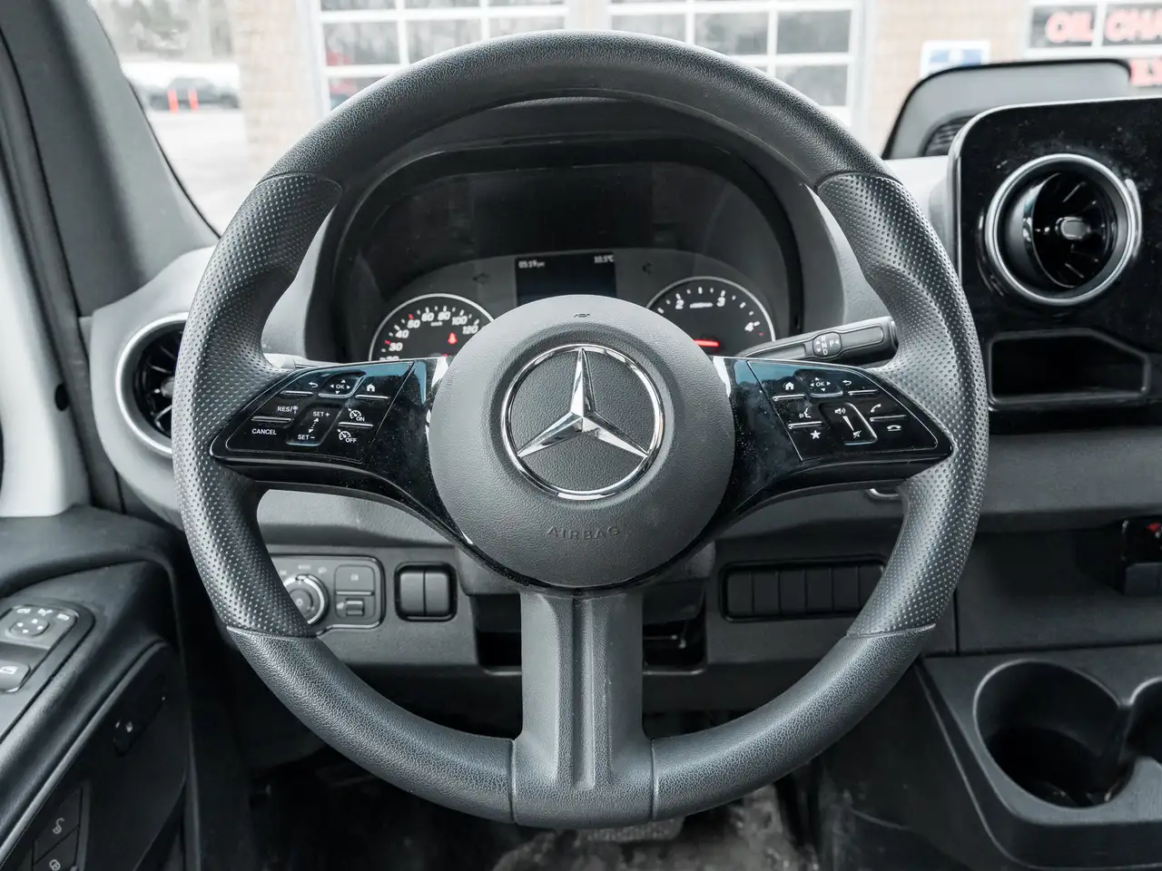 Mercedes-Benz Sprinter - Image 16