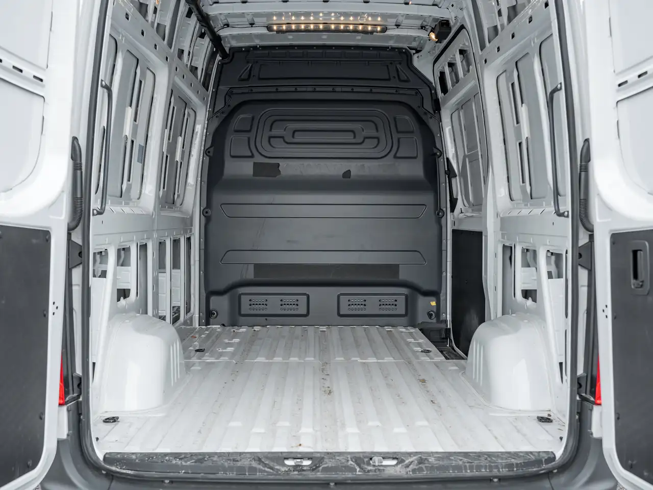 Mercedes-Benz Sprinter - Image 10