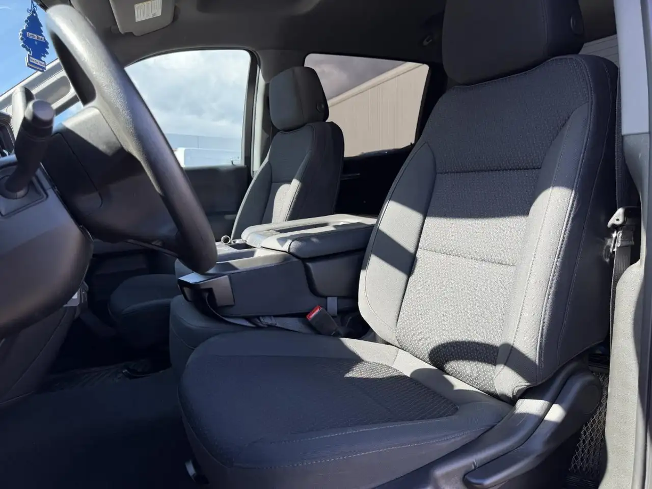 Chevrolet Silverado 1500 - Image 13