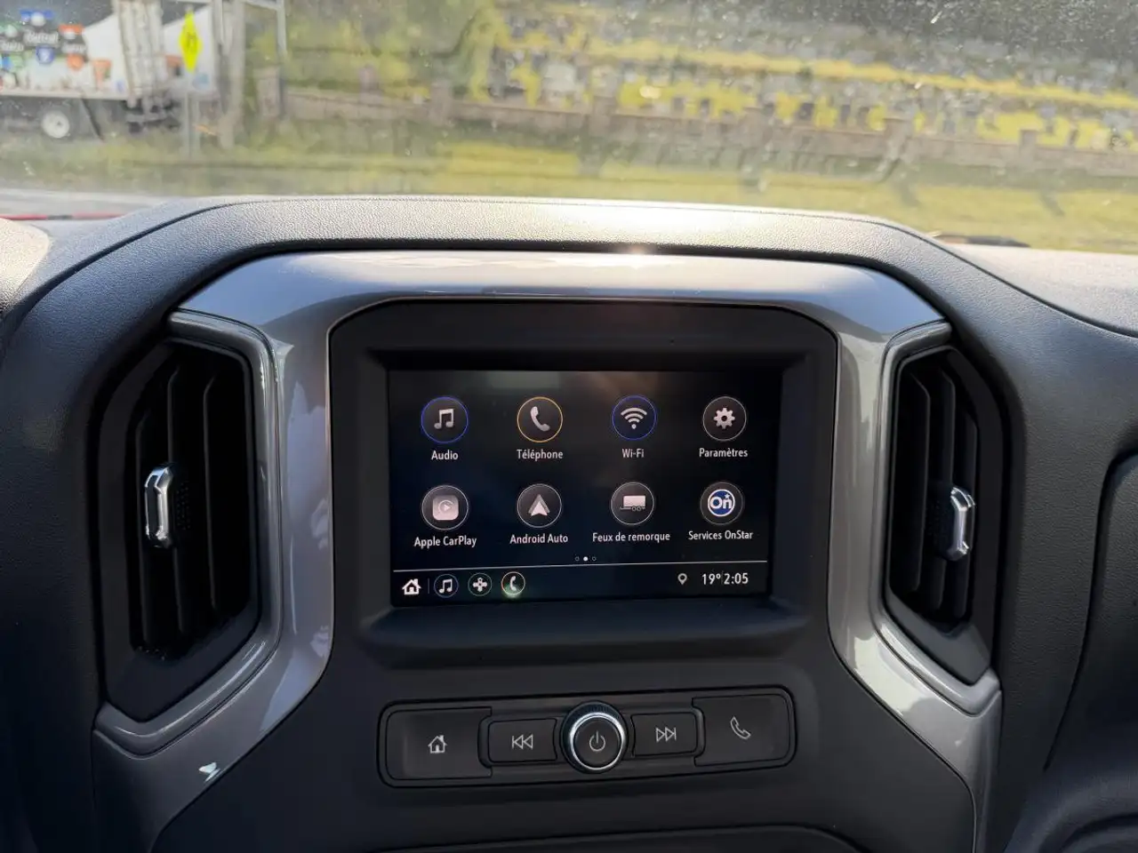 Chevrolet Silverado 1500 - Image 18
